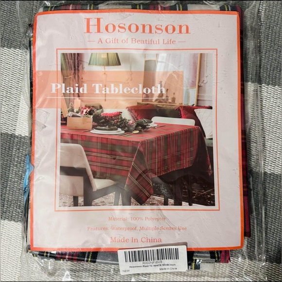 NEW waterproof Xmas red tablecloth table cover 60” x 84” - Picture 1 of 9